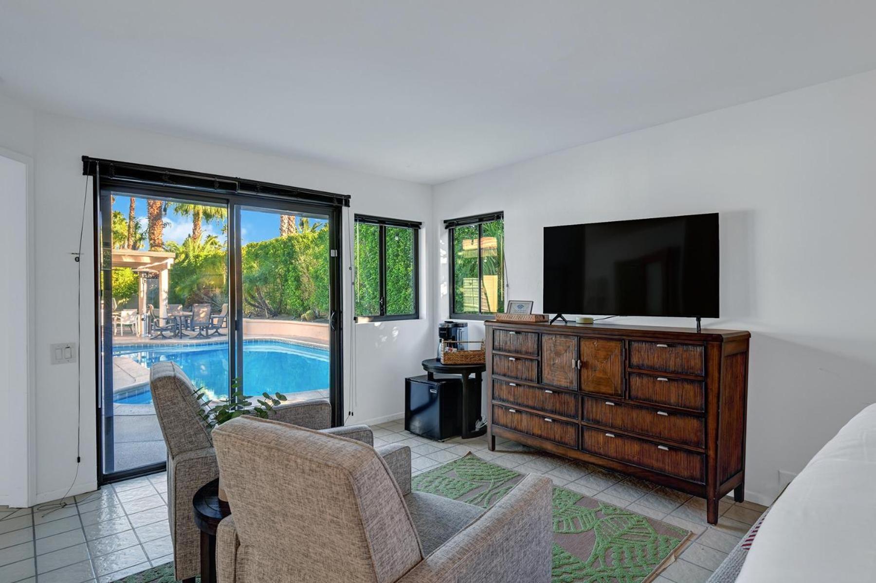 Los Compadres Oasis - 5 Bedroom Palm Springs Exterior photo